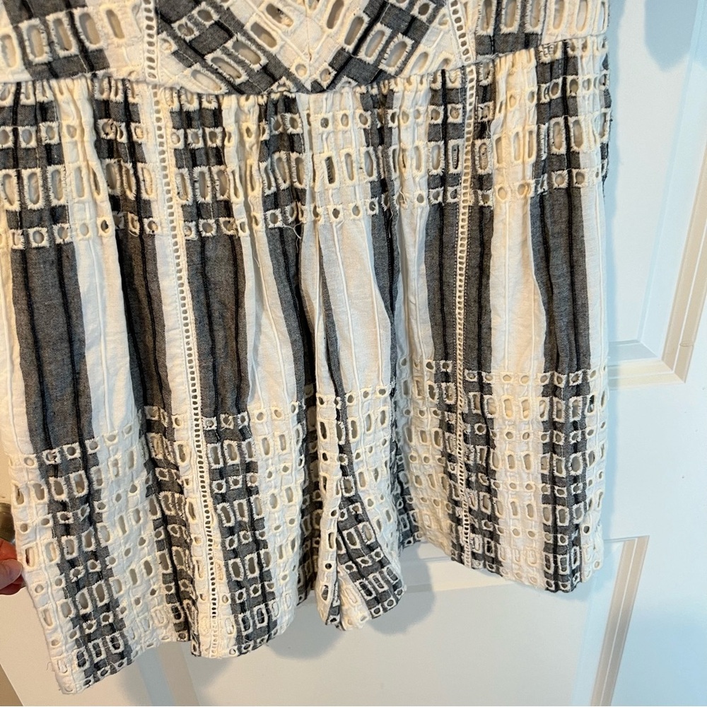 Anthropologie ett:twa gray & white striped eyelet romper | size 2 - Picture 5 of 9